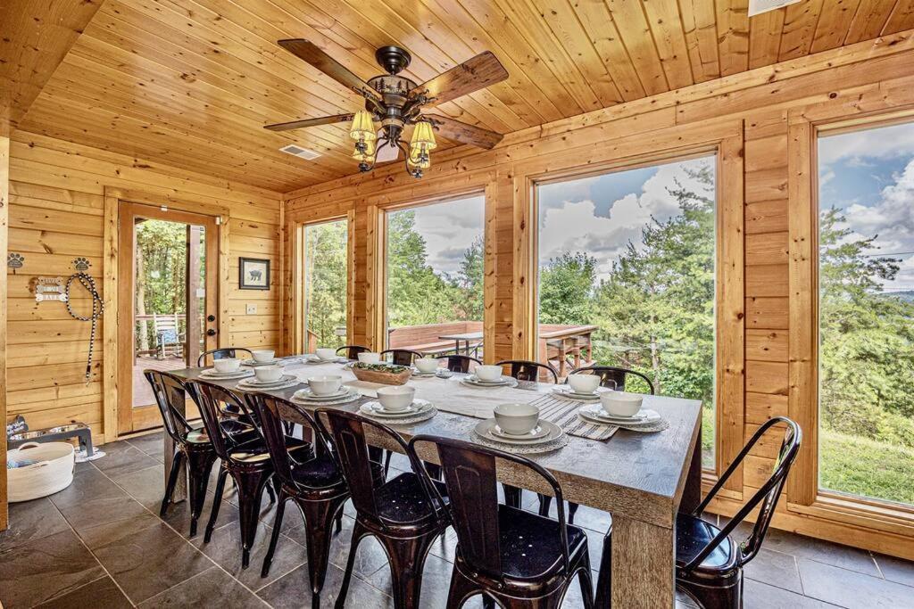 Panorama Mountain View Cabin, Less Than 10 Miles From Gatlinburg And Dollywood, Dog Friendly, 6 Bedrooms Sleeps 17, Fire Pit, Hottub, Washer Dryer, Fully Loaded Kitchen, Gameroom With A Tv, Pool Table, Arcade, Air Hockey, And Foosball Sevierville Exteriér fotografie