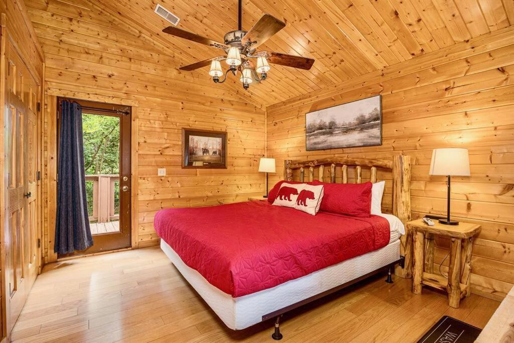 Panorama Mountain View Cabin, Less Than 10 Miles From Gatlinburg And Dollywood, Dog Friendly, 6 Bedrooms Sleeps 17, Fire Pit, Hottub, Washer Dryer, Fully Loaded Kitchen, Gameroom With A Tv, Pool Table, Arcade, Air Hockey, And Foosball Sevierville Exteriér fotografie
