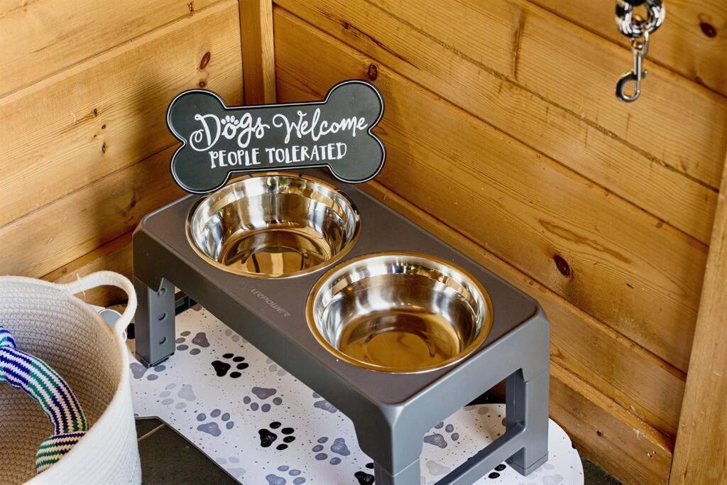 Panorama Mountain View Cabin, Less Than 10 Miles From Gatlinburg And Dollywood, Dog Friendly, 6 Bedrooms Sleeps 17, Fire Pit, Hottub, Washer Dryer, Fully Loaded Kitchen, Gameroom With A Tv, Pool Table, Arcade, Air Hockey, And Foosball Sevierville Exteriér fotografie