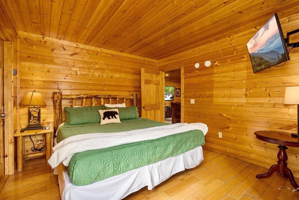 Panorama Mountain View Cabin, Less Than 10 Miles From Gatlinburg And Dollywood, Dog Friendly, 6 Bedrooms Sleeps 17, Fire Pit, Hottub, Washer Dryer, Fully Loaded Kitchen, Gameroom With A Tv, Pool Table, Arcade, Air Hockey, And Foosball Sevierville Exteriér fotografie