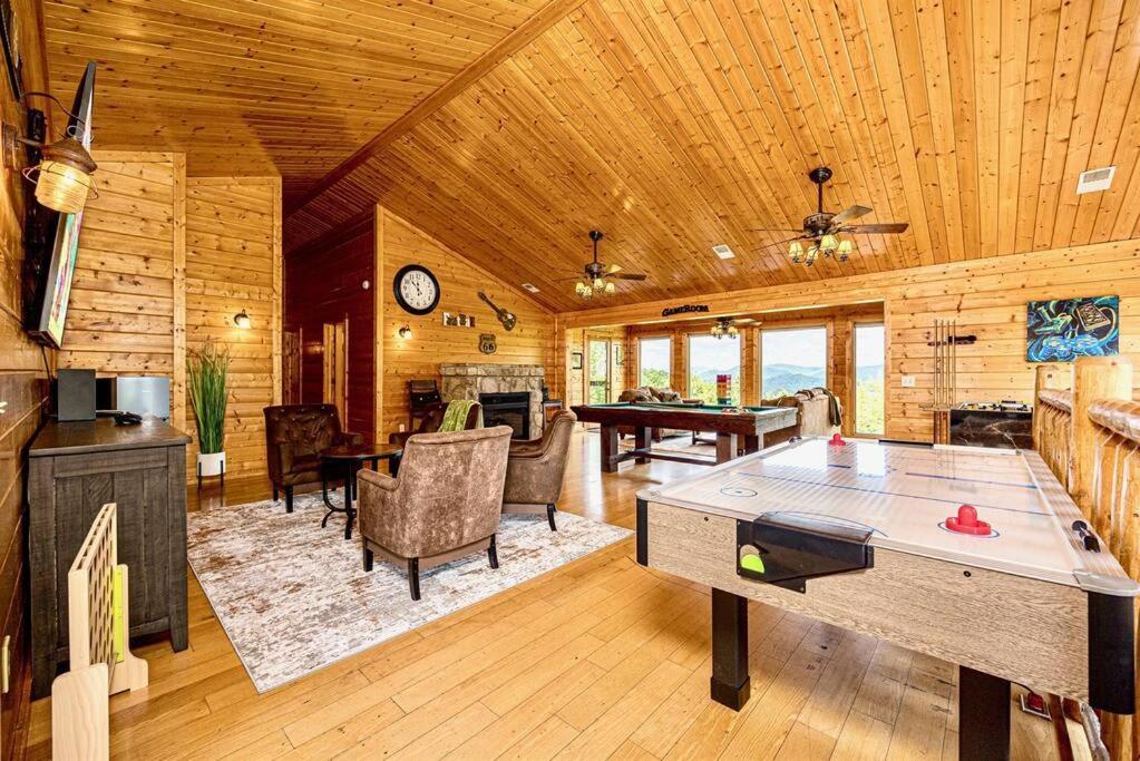 Panorama Mountain View Cabin, Less Than 10 Miles From Gatlinburg And Dollywood, Dog Friendly, 6 Bedrooms Sleeps 17, Fire Pit, Hottub, Washer Dryer, Fully Loaded Kitchen, Gameroom With A Tv, Pool Table, Arcade, Air Hockey, And Foosball Sevierville Exteriér fotografie