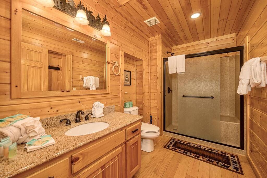 Panorama Mountain View Cabin, Less Than 10 Miles From Gatlinburg And Dollywood, Dog Friendly, 6 Bedrooms Sleeps 17, Fire Pit, Hottub, Washer Dryer, Fully Loaded Kitchen, Gameroom With A Tv, Pool Table, Arcade, Air Hockey, And Foosball Sevierville Exteriér fotografie