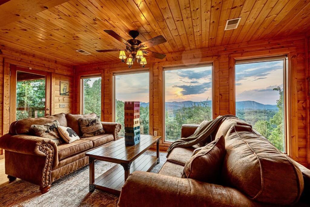 Panorama Mountain View Cabin, Less Than 10 Miles From Gatlinburg And Dollywood, Dog Friendly, 6 Bedrooms Sleeps 17, Fire Pit, Hottub, Washer Dryer, Fully Loaded Kitchen, Gameroom With A Tv, Pool Table, Arcade, Air Hockey, And Foosball Sevierville Exteriér fotografie