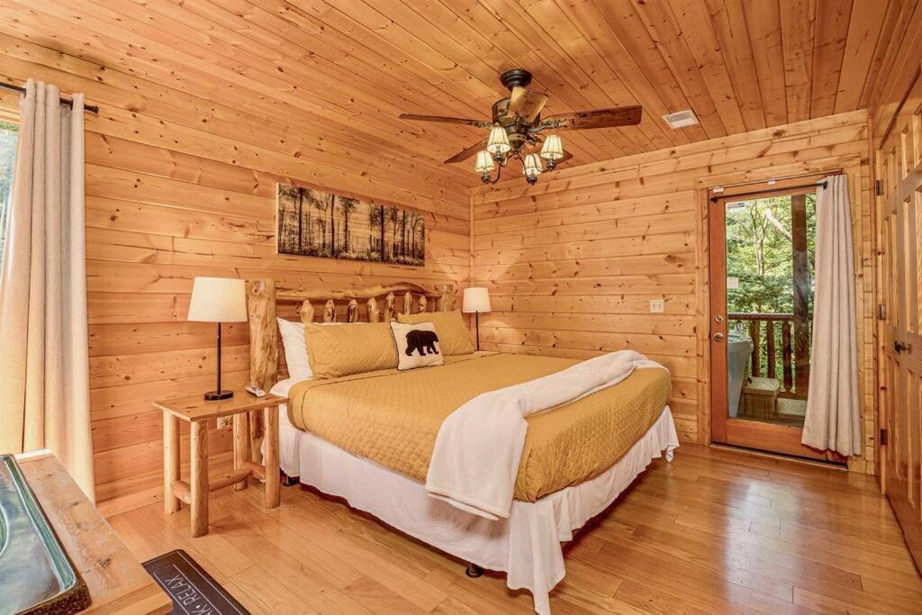 Panorama Mountain View Cabin, Less Than 10 Miles From Gatlinburg And Dollywood, Dog Friendly, 6 Bedrooms Sleeps 17, Fire Pit, Hottub, Washer Dryer, Fully Loaded Kitchen, Gameroom With A Tv, Pool Table, Arcade, Air Hockey, And Foosball Sevierville Exteriér fotografie