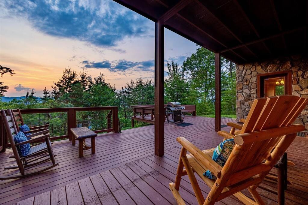 Panorama Mountain View Cabin, Less Than 10 Miles From Gatlinburg And Dollywood, Dog Friendly, 6 Bedrooms Sleeps 17, Fire Pit, Hottub, Washer Dryer, Fully Loaded Kitchen, Gameroom With A Tv, Pool Table, Arcade, Air Hockey, And Foosball Sevierville Exteriér fotografie