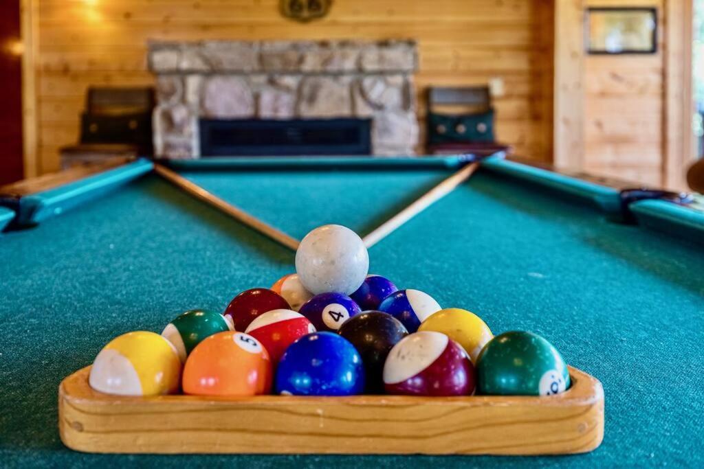 Panorama Mountain View Cabin, Less Than 10 Miles From Gatlinburg And Dollywood, Dog Friendly, 6 Bedrooms Sleeps 17, Fire Pit, Hottub, Washer Dryer, Fully Loaded Kitchen, Gameroom With A Tv, Pool Table, Arcade, Air Hockey, And Foosball Sevierville Exteriér fotografie