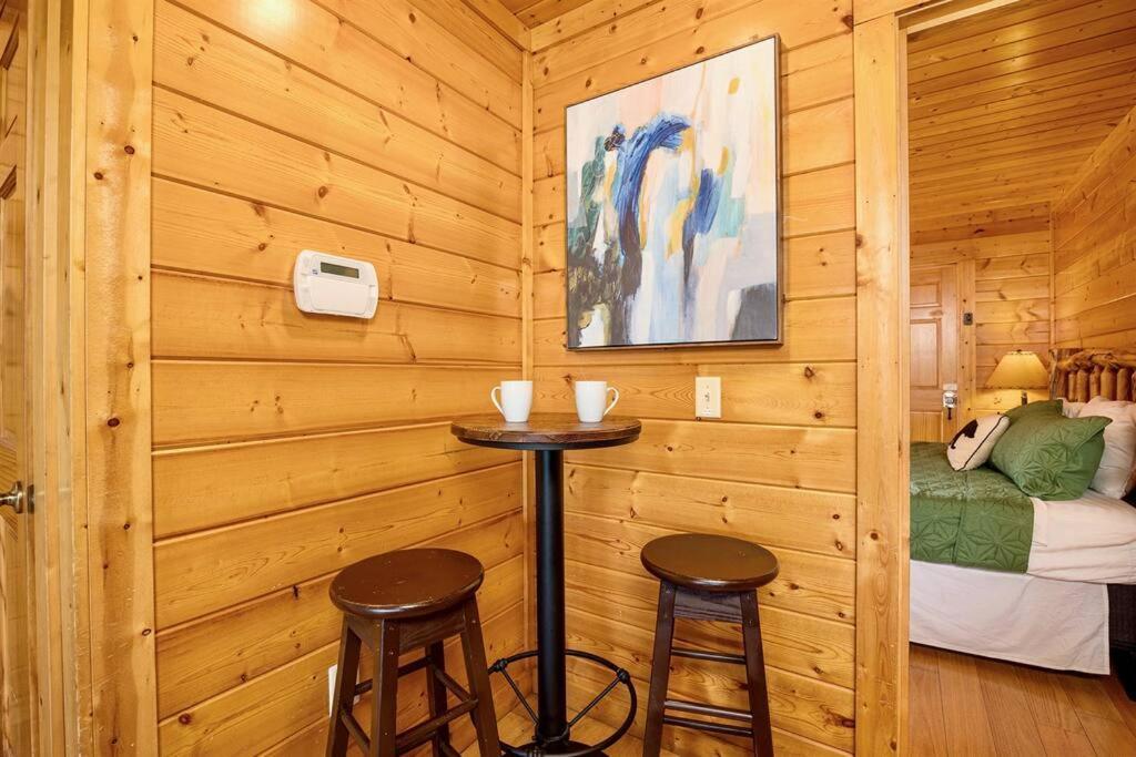 Panorama Mountain View Cabin, Less Than 10 Miles From Gatlinburg And Dollywood, Dog Friendly, 6 Bedrooms Sleeps 17, Fire Pit, Hottub, Washer Dryer, Fully Loaded Kitchen, Gameroom With A Tv, Pool Table, Arcade, Air Hockey, And Foosball Sevierville Exteriér fotografie