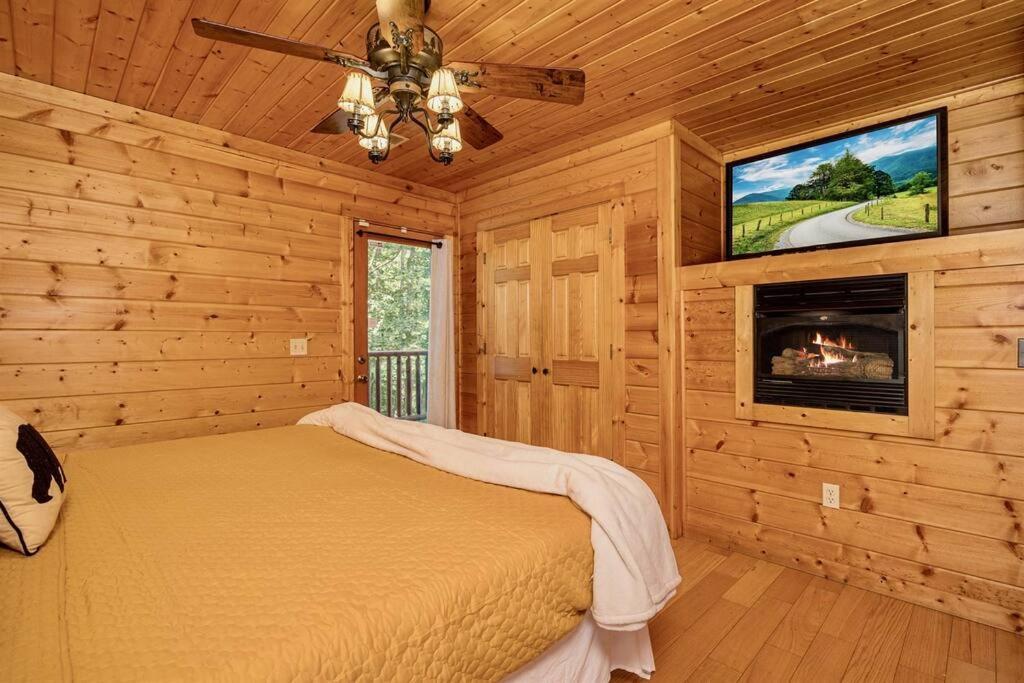 Panorama Mountain View Cabin, Less Than 10 Miles From Gatlinburg And Dollywood, Dog Friendly, 6 Bedrooms Sleeps 17, Fire Pit, Hottub, Washer Dryer, Fully Loaded Kitchen, Gameroom With A Tv, Pool Table, Arcade, Air Hockey, And Foosball Sevierville Exteriér fotografie