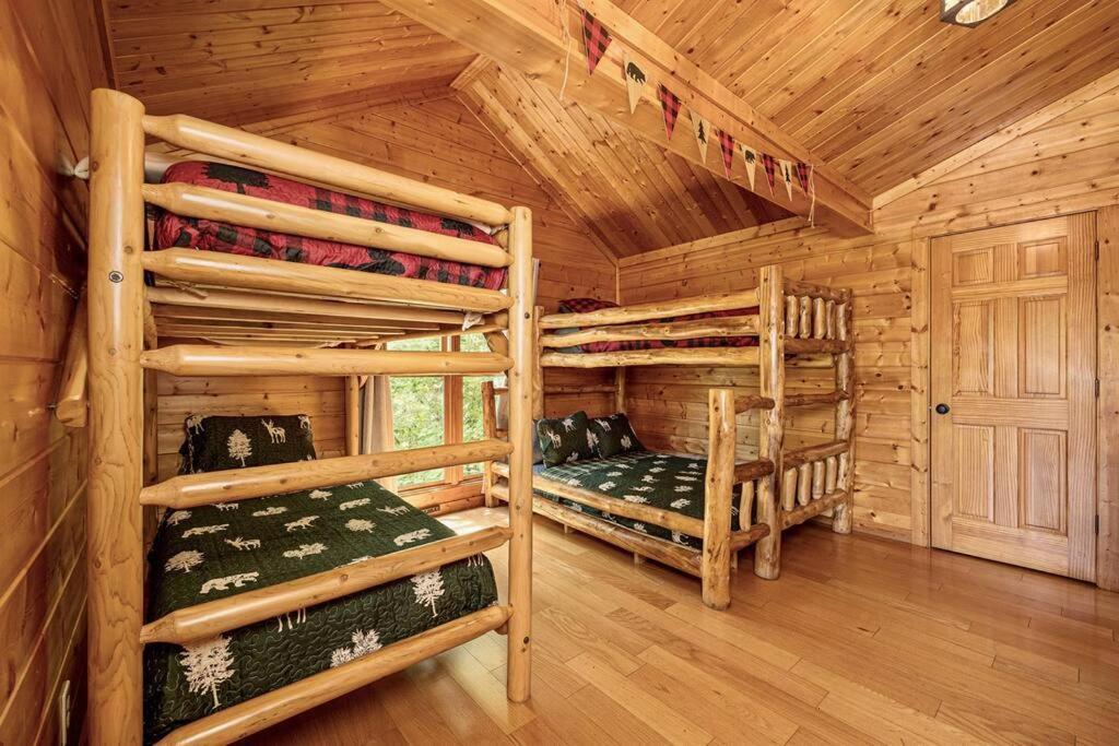 Panorama Mountain View Cabin, Less Than 10 Miles From Gatlinburg And Dollywood, Dog Friendly, 6 Bedrooms Sleeps 17, Fire Pit, Hottub, Washer Dryer, Fully Loaded Kitchen, Gameroom With A Tv, Pool Table, Arcade, Air Hockey, And Foosball Sevierville Exteriér fotografie