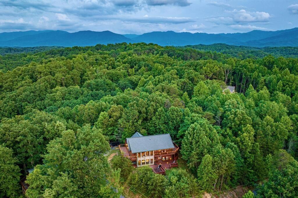 Panorama Mountain View Cabin, Less Than 10 Miles From Gatlinburg And Dollywood, Dog Friendly, 6 Bedrooms Sleeps 17, Fire Pit, Hottub, Washer Dryer, Fully Loaded Kitchen, Gameroom With A Tv, Pool Table, Arcade, Air Hockey, And Foosball Sevierville Exteriér fotografie