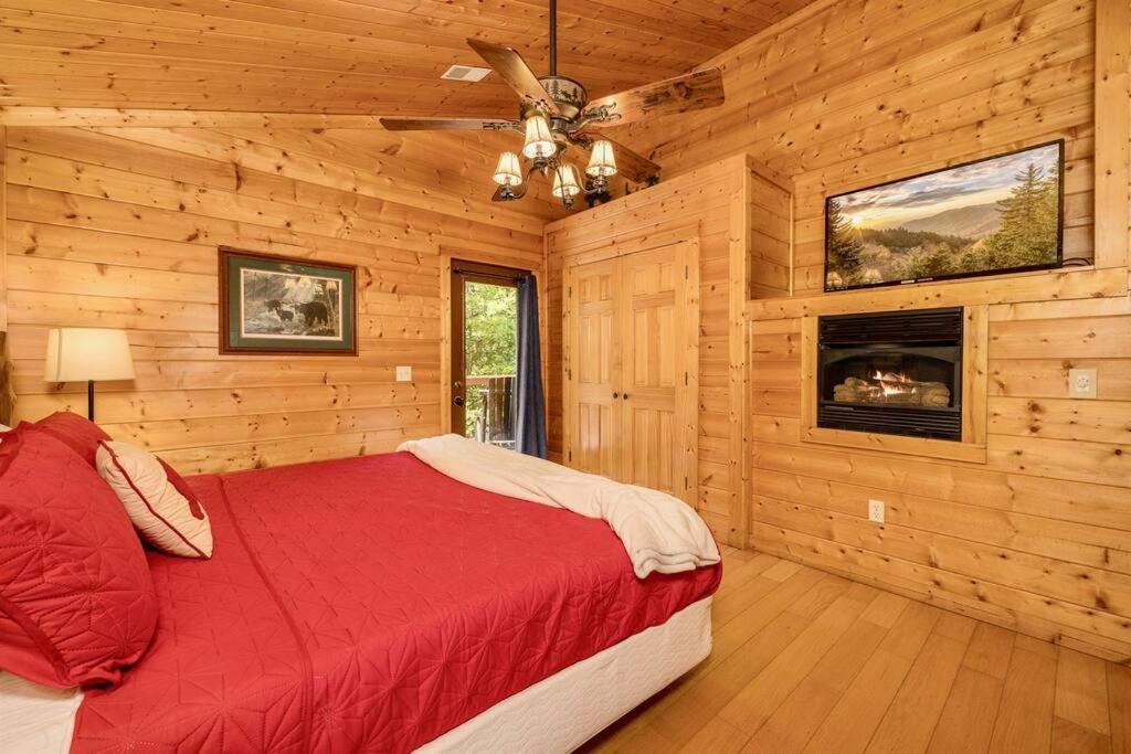 Panorama Mountain View Cabin, Less Than 10 Miles From Gatlinburg And Dollywood, Dog Friendly, 6 Bedrooms Sleeps 17, Fire Pit, Hottub, Washer Dryer, Fully Loaded Kitchen, Gameroom With A Tv, Pool Table, Arcade, Air Hockey, And Foosball Sevierville Exteriér fotografie