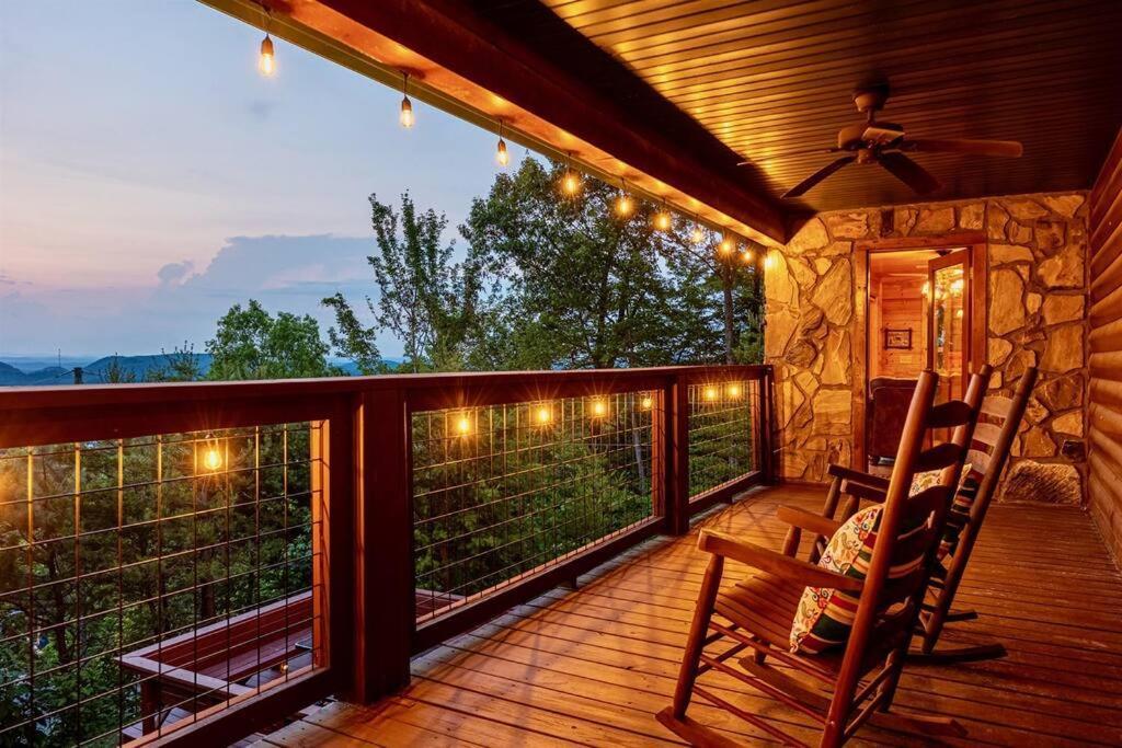 Panorama Mountain View Cabin, Less Than 10 Miles From Gatlinburg And Dollywood, Dog Friendly, 6 Bedrooms Sleeps 17, Fire Pit, Hottub, Washer Dryer, Fully Loaded Kitchen, Gameroom With A Tv, Pool Table, Arcade, Air Hockey, And Foosball Sevierville Exteriér fotografie